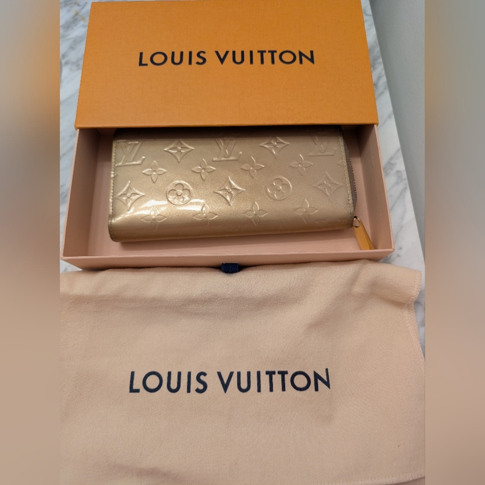 Louis Vuitton Vintage Gold Vernis Embossed Long Wallet - Picture 2 of 14